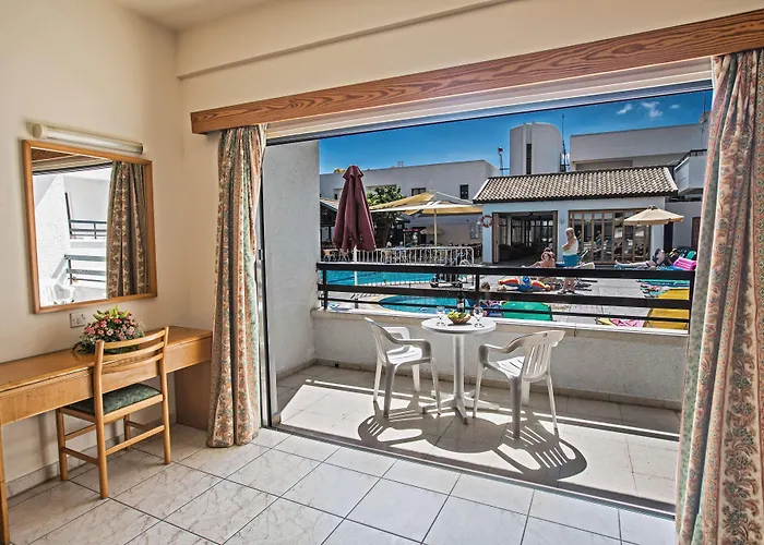 Apartmanhotel Anthea 3*