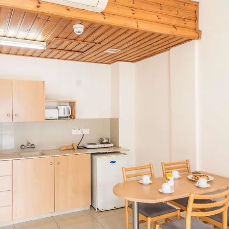 Anthea Aparthotel 3*