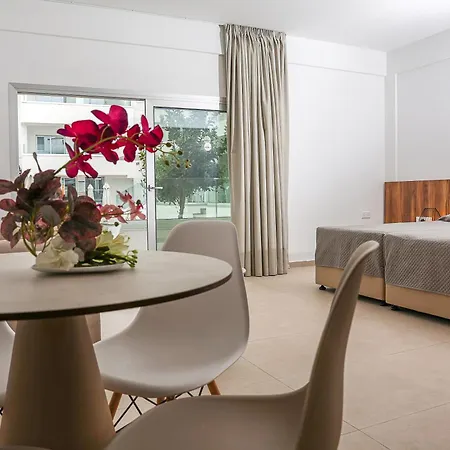 Aparthotel Anthea 3*